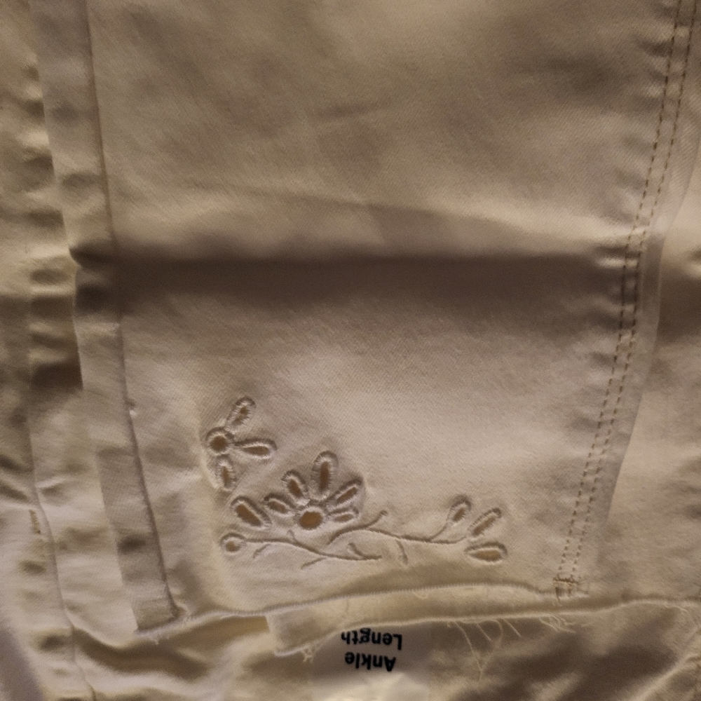 Brand new White OLD Navy sz 18